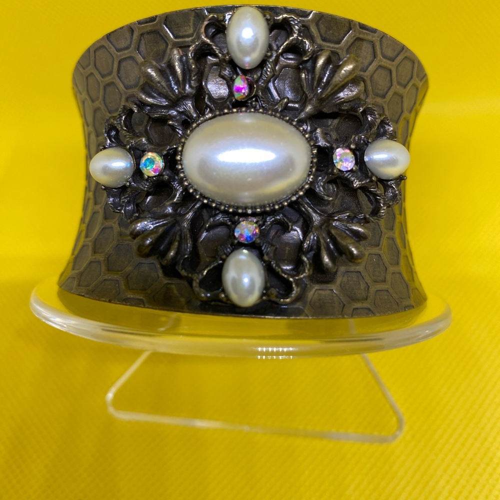 PREOWN French Vintage Look Metal Wrist Cuff Bracelet Pearls & Rhinestones Bangle